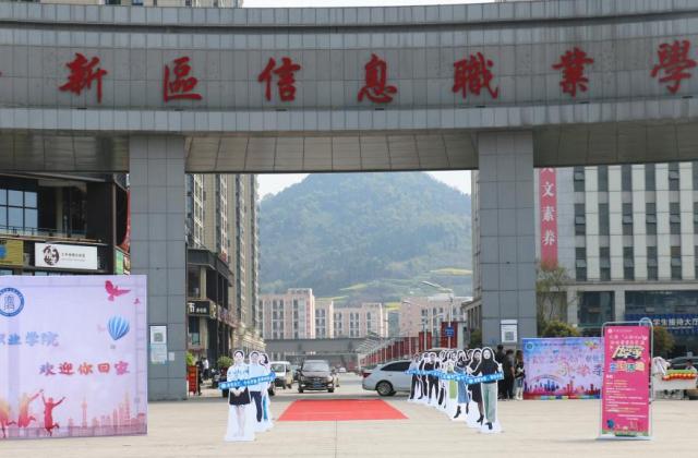新学期开学花式宠生,“别人家”的学校你慕了吗?