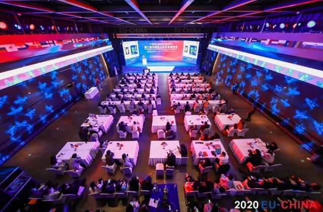 VIPKID首席AI科学家包英泽亮相中欧职业教育高峰论坛:AI赋能教育让课堂有趣、高效