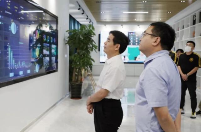 北京师范大学校长董奇到教育集团视察调研,亲身体验智慧教育大数据平台
