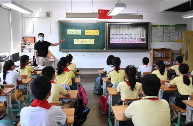 开学季到来:特别的“开学第一课”