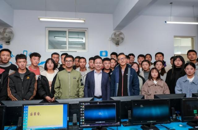 蔡崇信公益基金会职教扶贫考察 火星时代影视班多人高薪就业