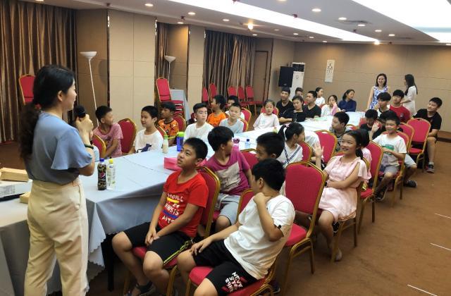 青少年近视问题拉响警报 光明壹佰开启视觉健康管理模式