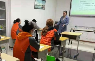 成都学美学能开展教师教研活动 力争打造优质康复师资团队