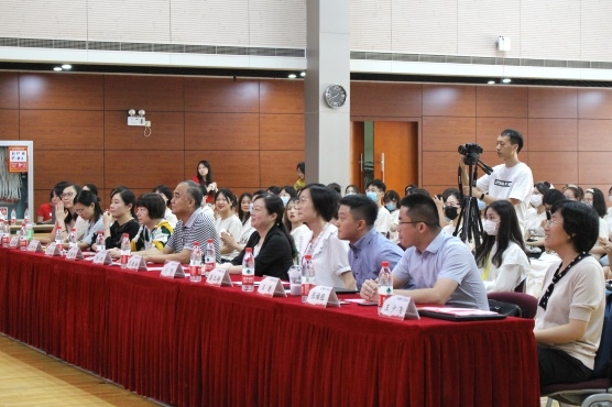 《上海大学悉尼工商学院2021级新生开学典礼隆重举行》