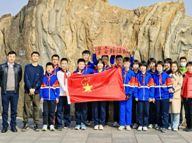 传承雷锋精神,争做文明少先队 ——北京市第五中学分校学雷锋活动纪实