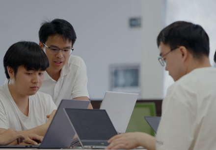 鸿蒙先锋共筑星河丨北大学子开发鸿蒙原生应用,用代码编写智慧校园