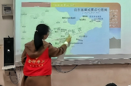 颂沂蒙诗词,传红色薪火——“沂”脉相承·青春践行宣讲团走进春江小学